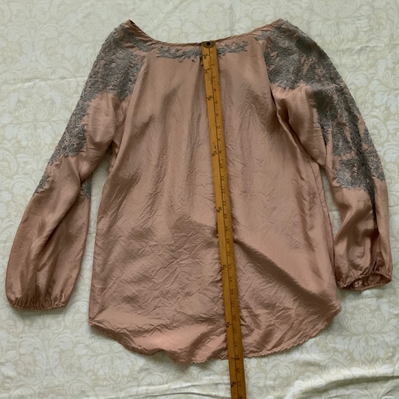 Silk embroidered blouse - Picture 2 of 4